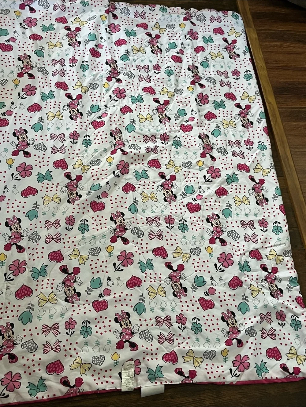 Disney Minnie Mouse Happy Hearts Reversible Crib Comforter Vibrant Pink 40x52